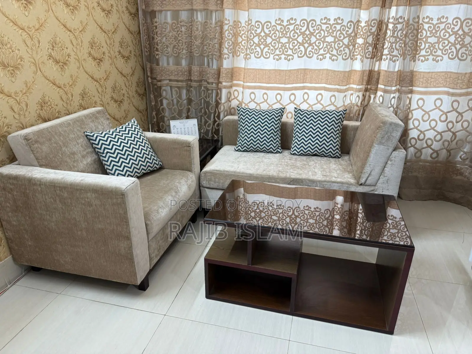 Divan & Single Seated Sofa With Center Table