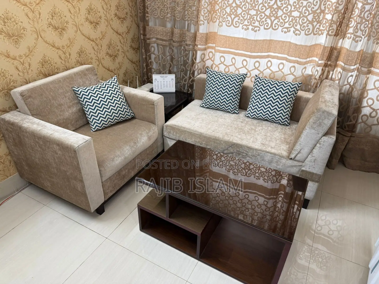 Divan & Single Seated Sofa With Center Table