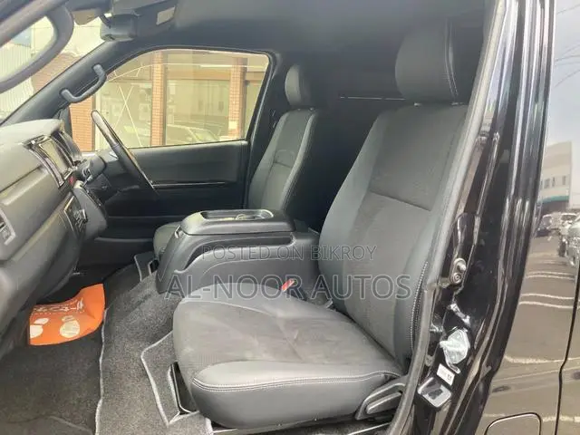 Toyota HiAce 2021 Black
