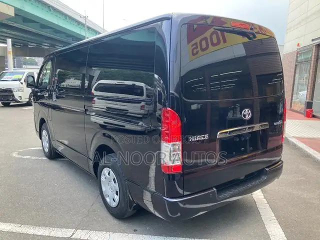 Toyota HiAce 2021 Black