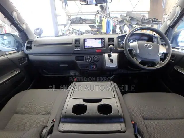 Toyota HiAce 2021 Silver