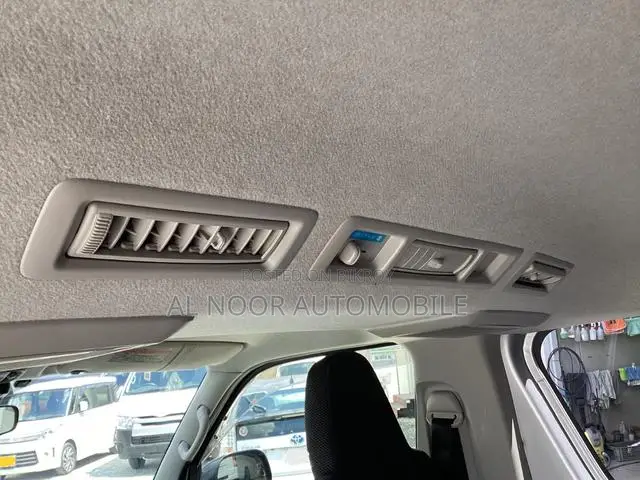 Toyota HiAce 2021 Silver