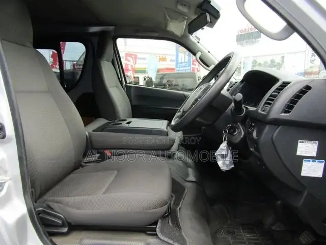 Toyota HiAce 2021 Silver