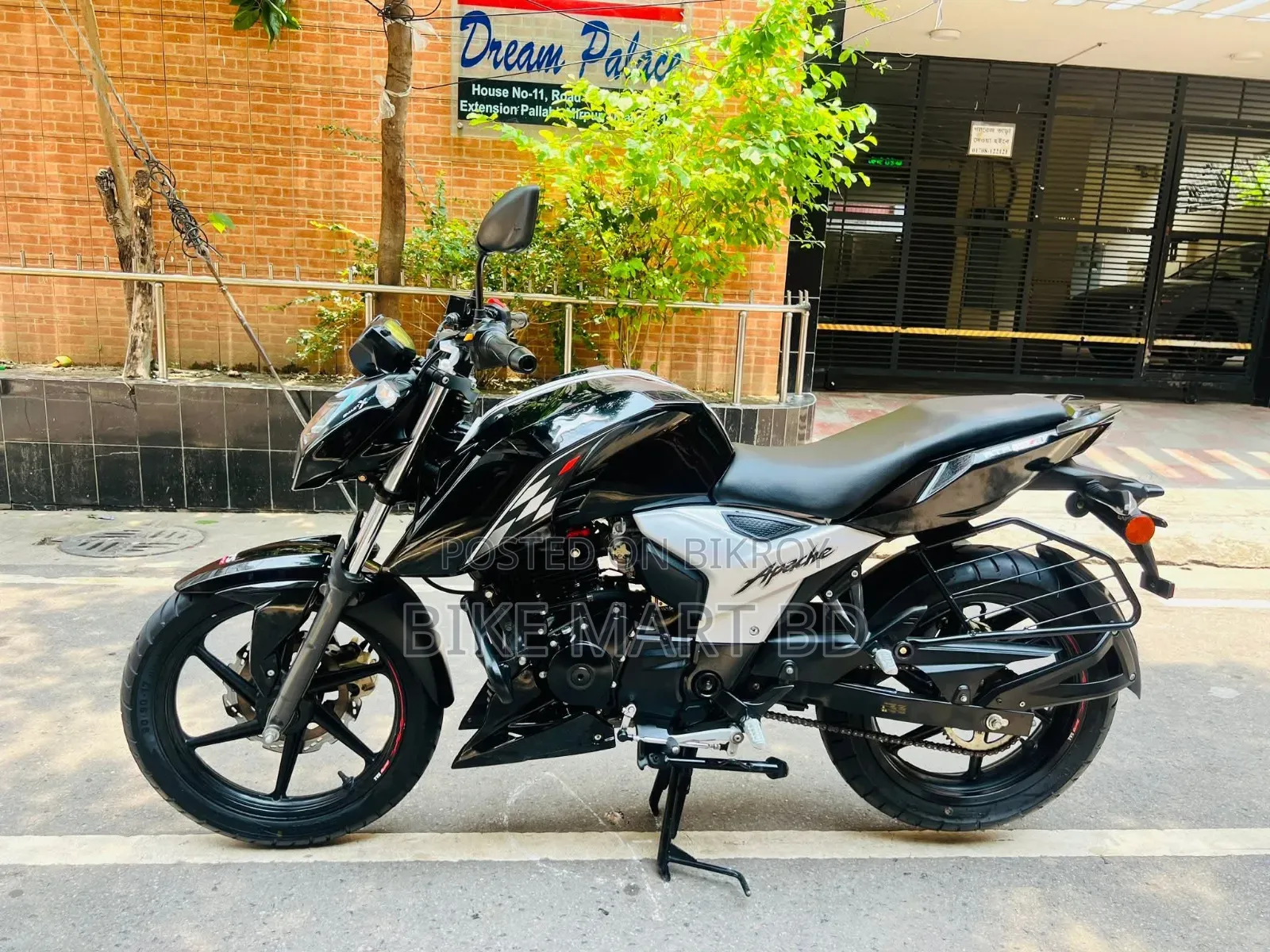TVS Apache RTR 160 4V 2025 Black