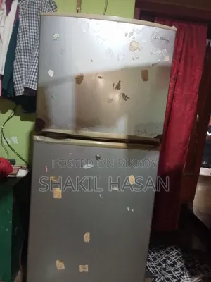 Samsung Fridge for sale, has a little rust but the fridge is very good