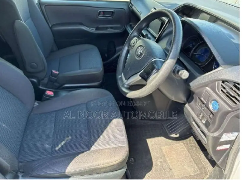 Toyota Noah 2021 Silver