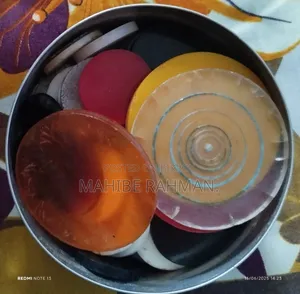 ক্যারাম বোর্ড নতুনের মতো ৪৮ ইঞ্চি।