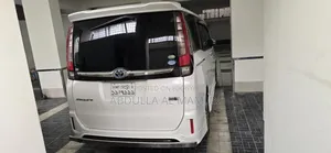 Toyota Noah 2014 Pearl