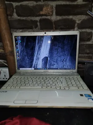 Laptop Sony 3GB Intel Core 3 SSHD+SSD 256GB