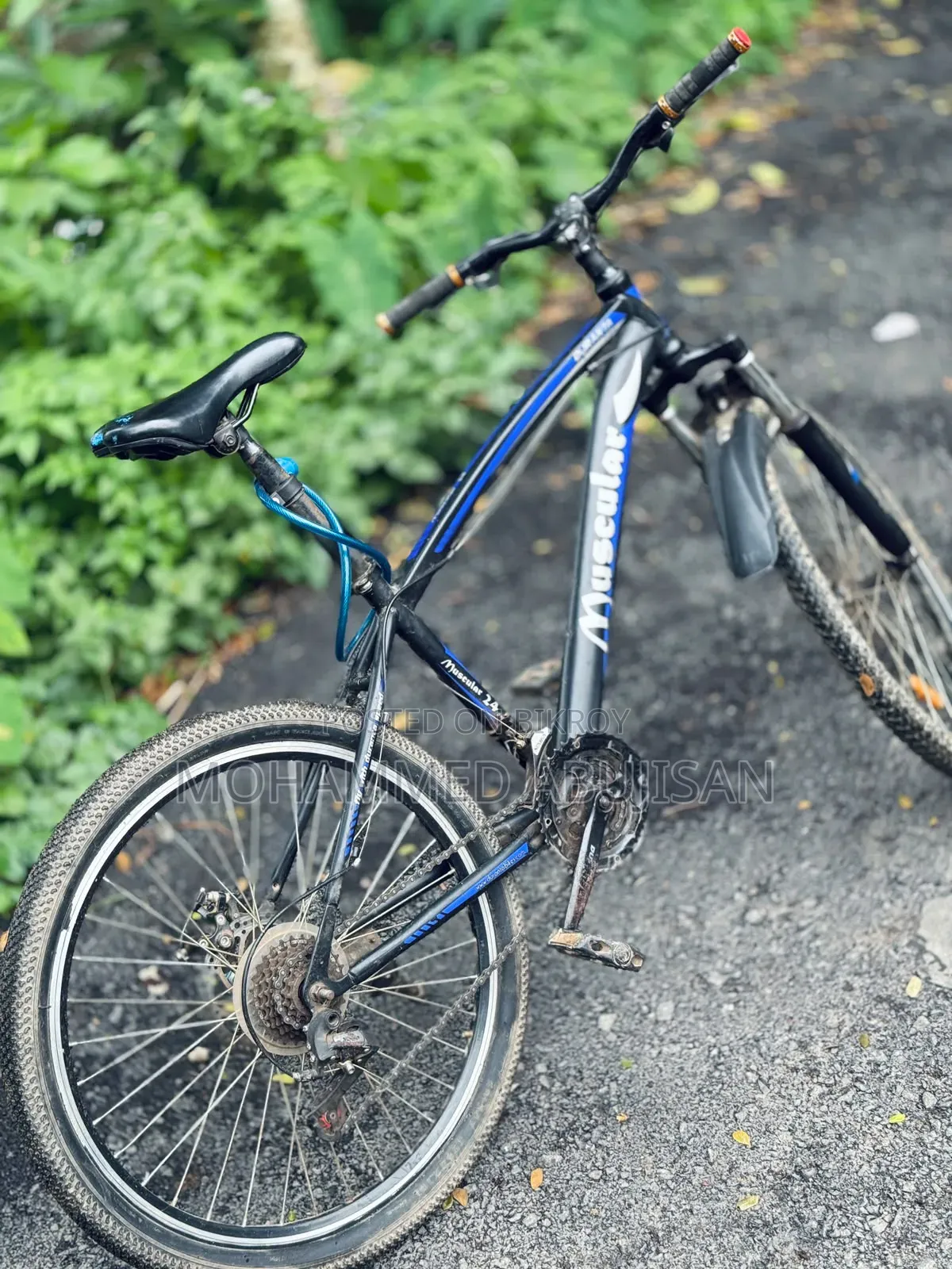 This is a bicycle in good condition