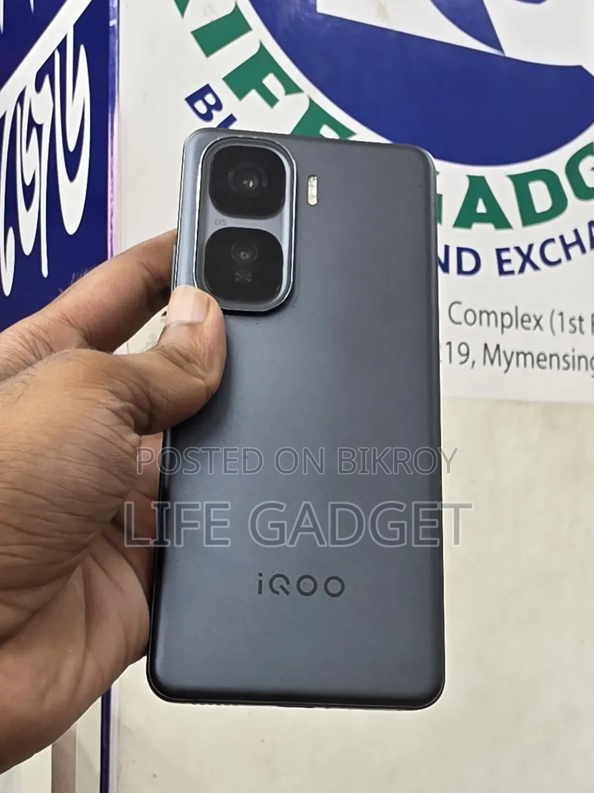 আইকিউওও ২৫৬ জিবি ব্ল্যাক