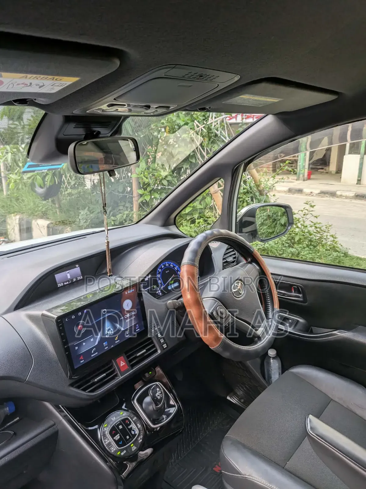 Toyota Noah 2017 White