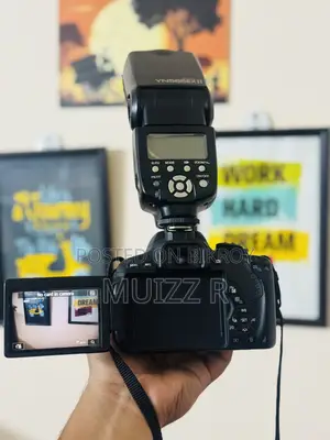 Canon 700d With Flash Light