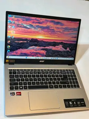 Laptop Acer 3GB Intel SSD 256GB