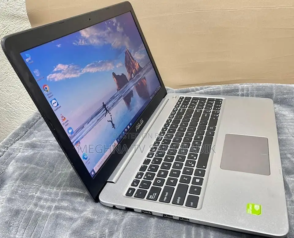 Laptop Asus 3GB Intel SSD 256GB
