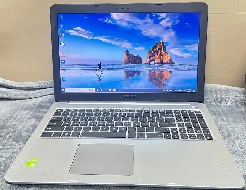 Laptop Asus 3GB Intel SSD 256GB