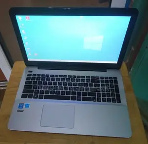 Laptop Asus 3GB Intel SSD 256GB