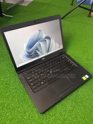 Laptop Dell 3GB Intel SSD 256GB