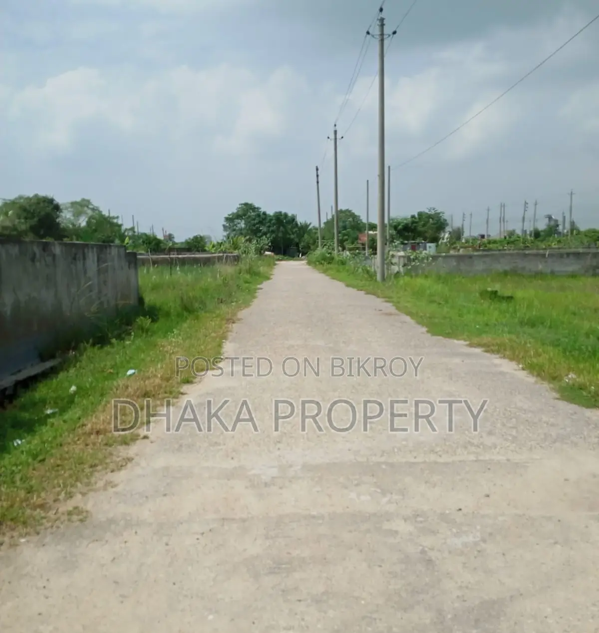 Near 75ft 3 Katha Lake South at Sector-29