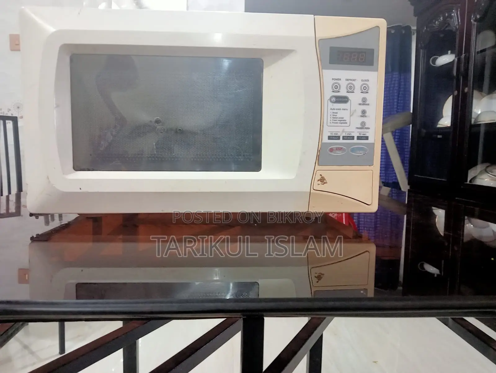 একটি কোরিয়ান Daewoo ব্র্যান্ড এর মাইক্রোওয়েভ ওভেন বিক্রি করা হবে।
