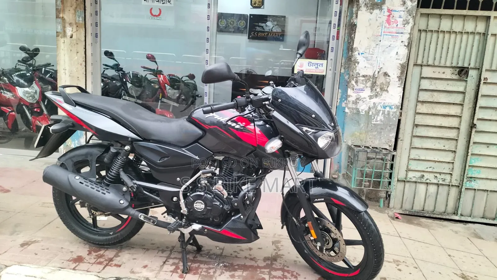 Bajaj Pulsar 150 2025 Black