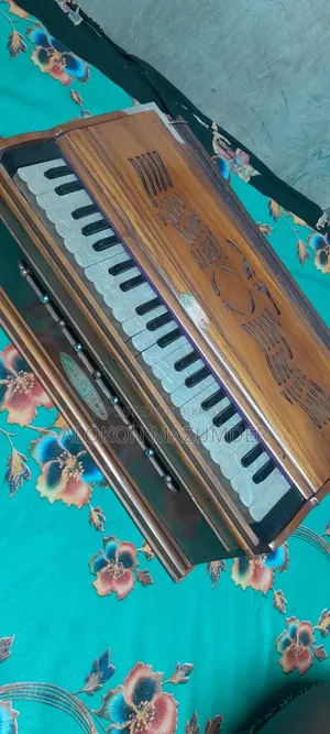 ৪২ কি হারমোনিয়াম