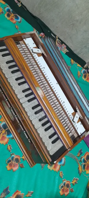 ৪২ কি হারমোনিয়াম