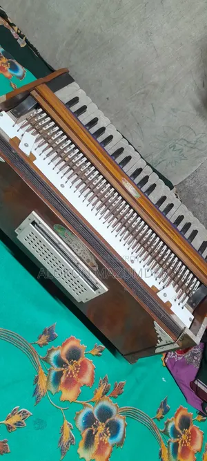 ৪২ কি হারমোনিয়াম