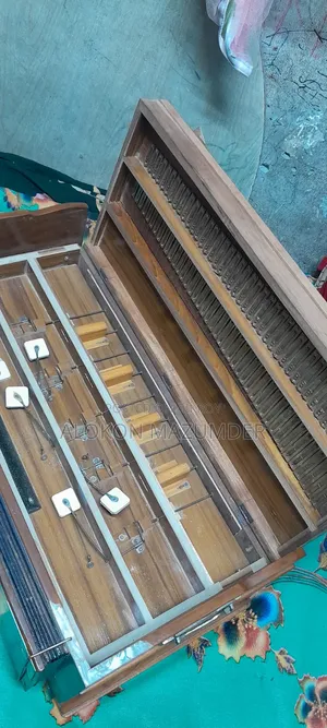 ৪২ কি হারমোনিয়াম