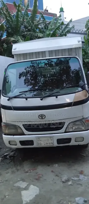 Toyota Dyna 2004 White
