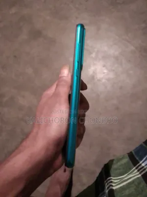 New Vfone 32 GB Green