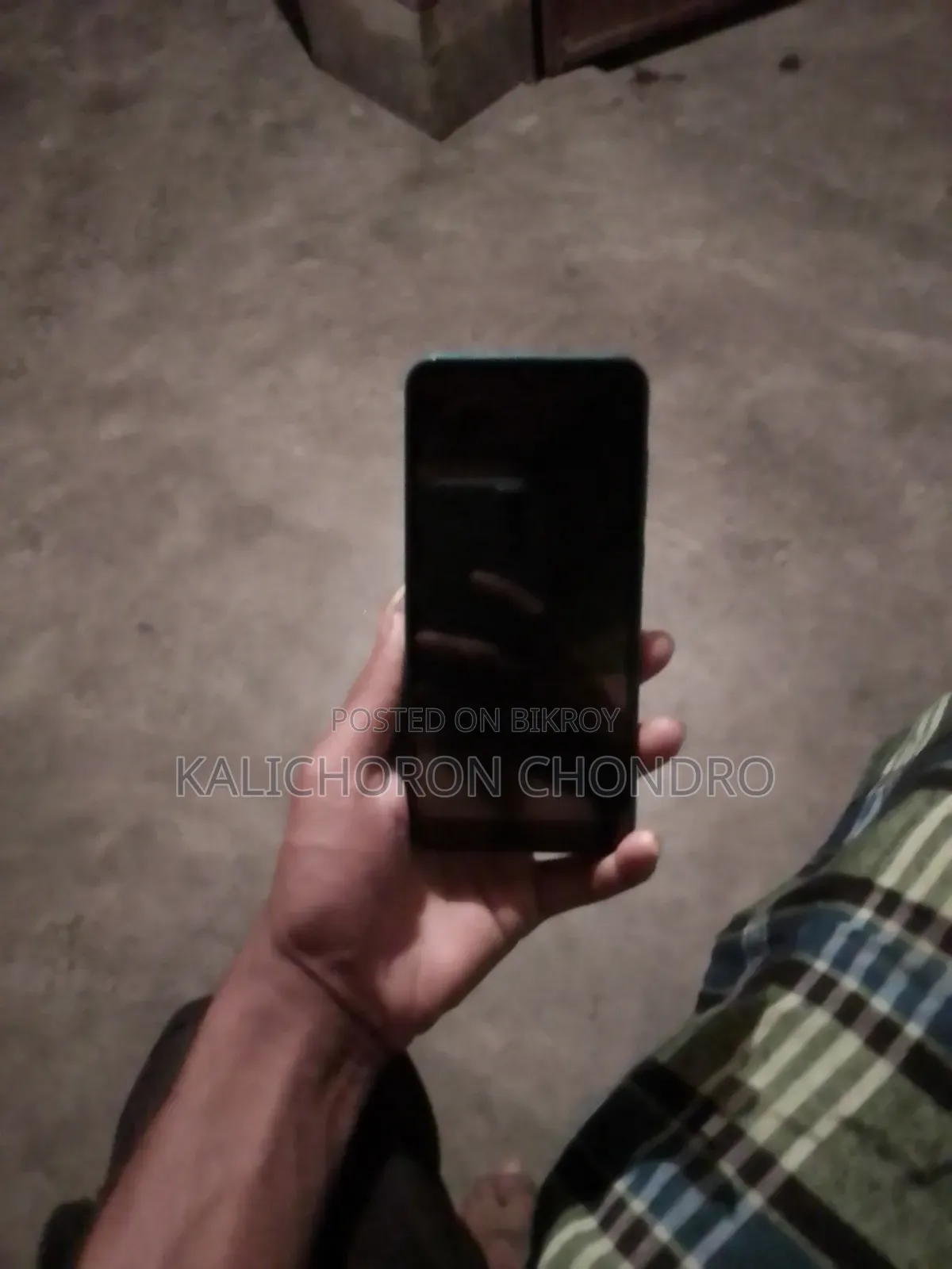 New Vfone 32 GB Green