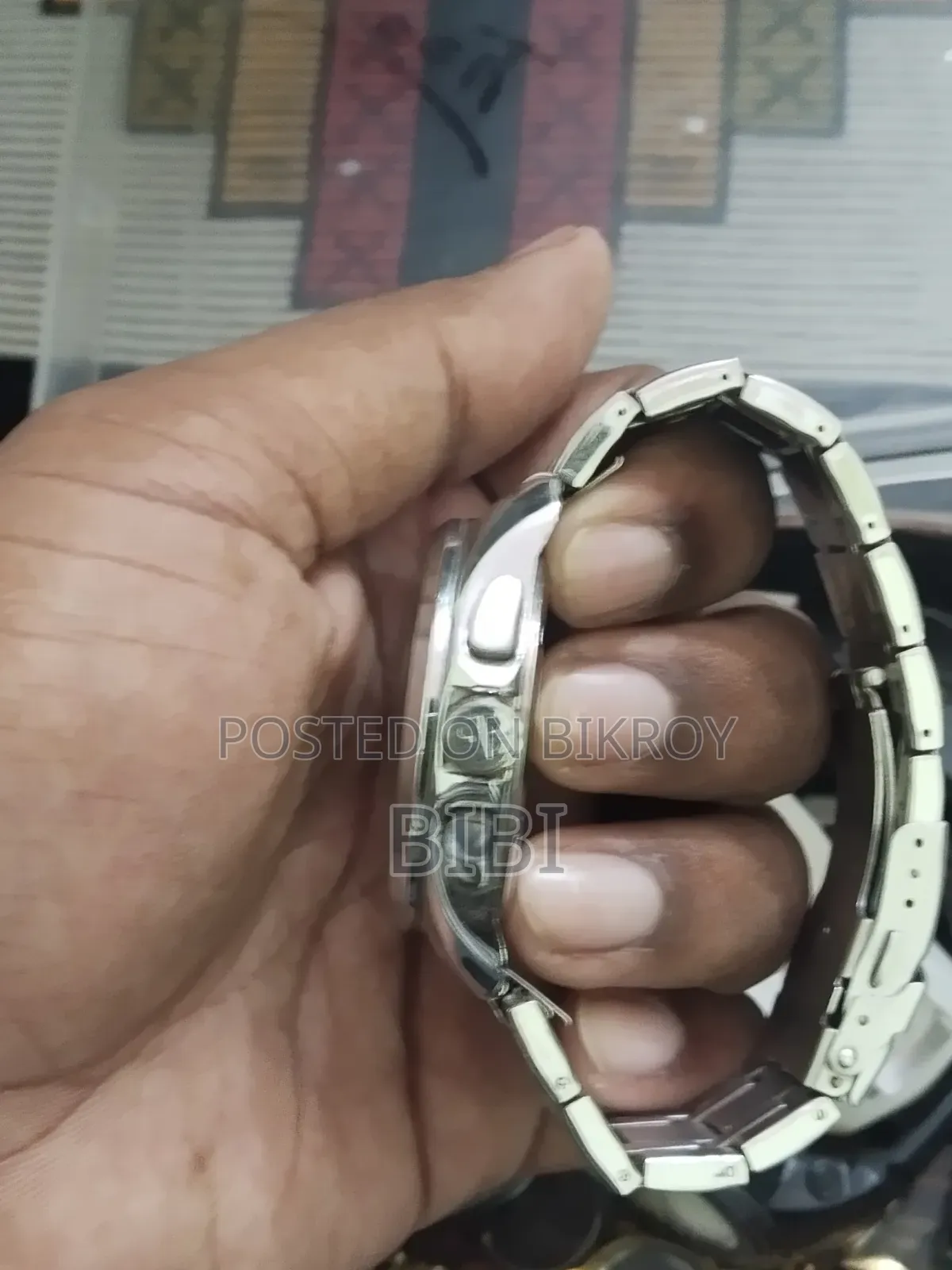 এই দুইটা ঘুড়ি এমার্জেন্সি সেল করা হবে