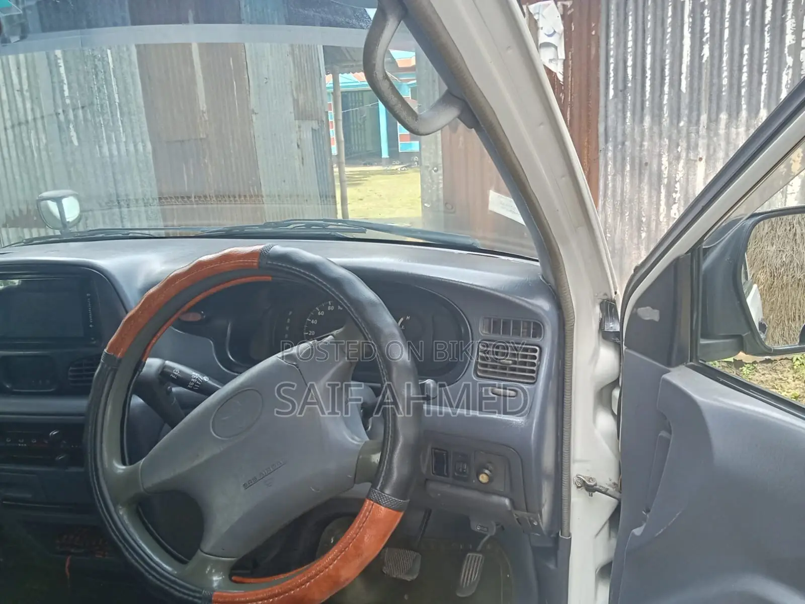 Toyota Noah 2.0 AWD (8 Seater) 2005 White