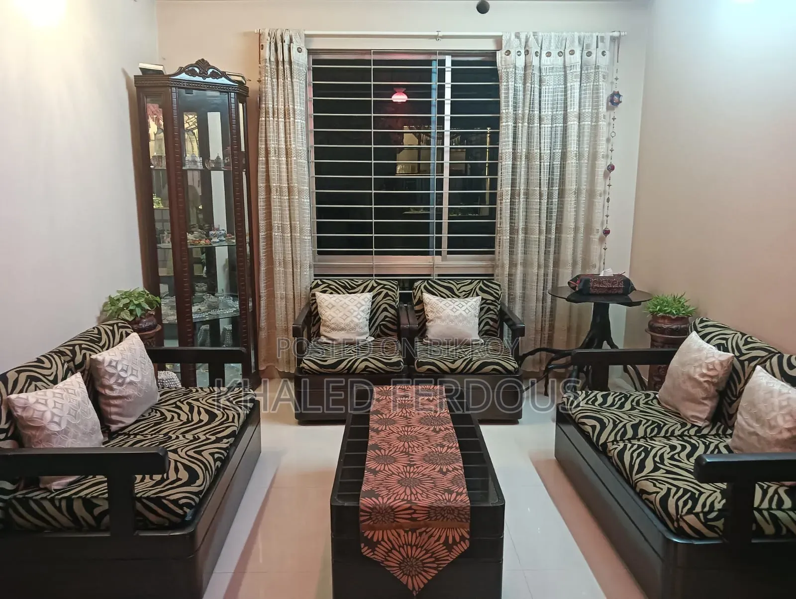 সোফা (২+২+১+১), কর্নার শোকেস, সেন্টার টেবিল, গাছের শিকড়ের গ্লাস টেবিল