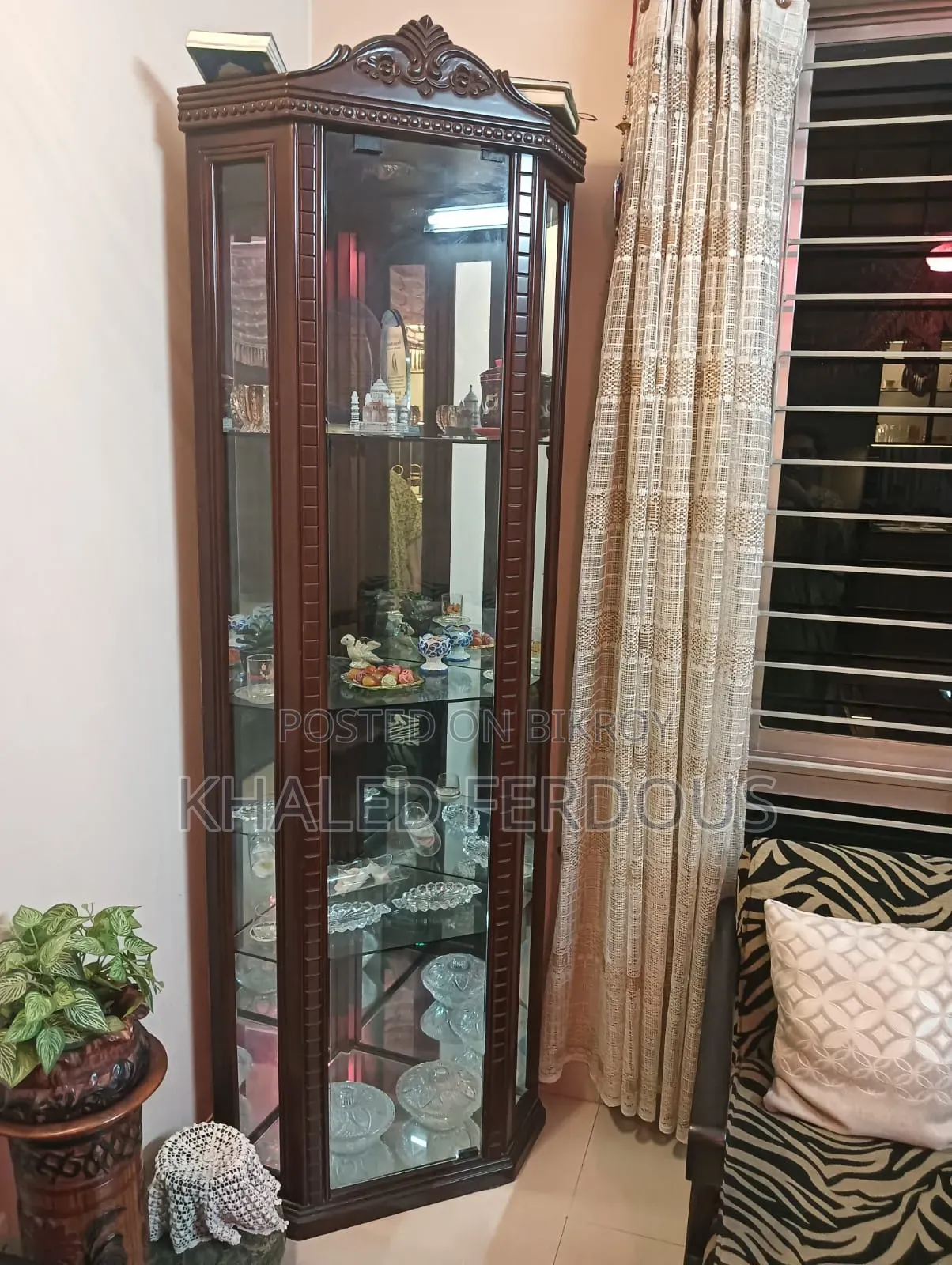 সোফা (২+২+১+১), কর্নার শোকেস, সেন্টার টেবিল, গাছের শিকড়ের গ্লাস টেবিল