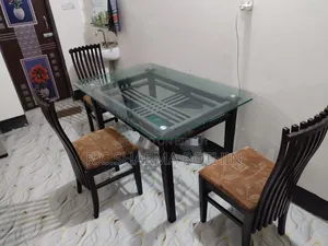 ডাইনিং টেবিল
