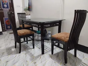 ডাইনিং টেবিল