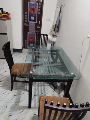 ডাইনিং টেবিল