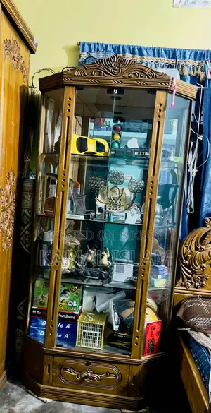 কনার শোকেস