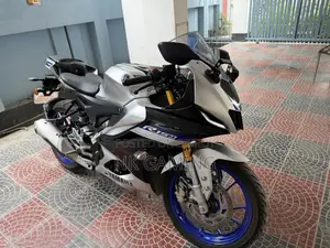 Yamaha R1 2026 Silver