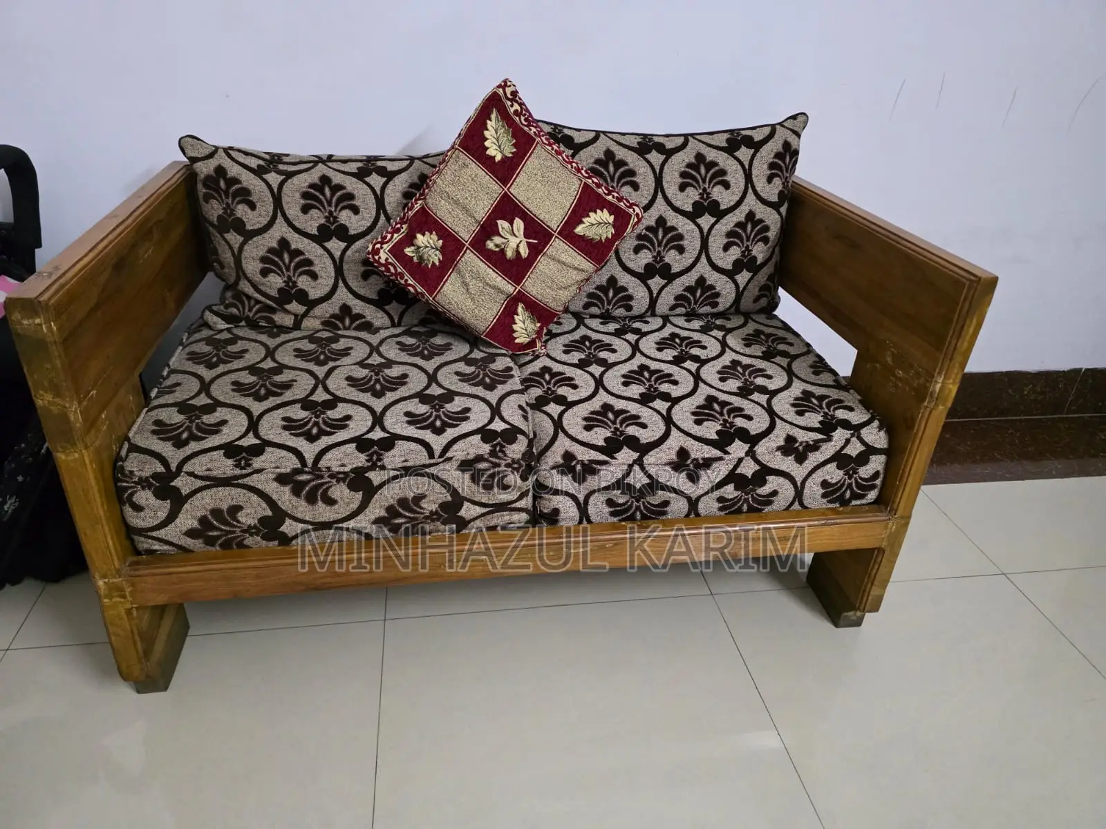 ব্যবহৃত আসবাবপত্র