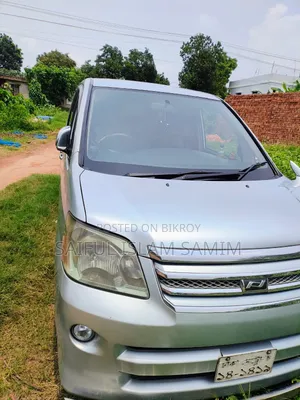 Toyota Voxy 2002 Silver