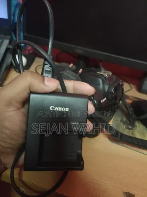 Canon 1300d Dslr