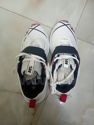 নতুন জুতা বাচ্চা না পরায় বিক্রি করতেছি