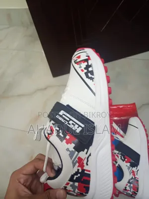 নতুন জুতা বাচ্চা না পরায় বিক্রি করতেছি