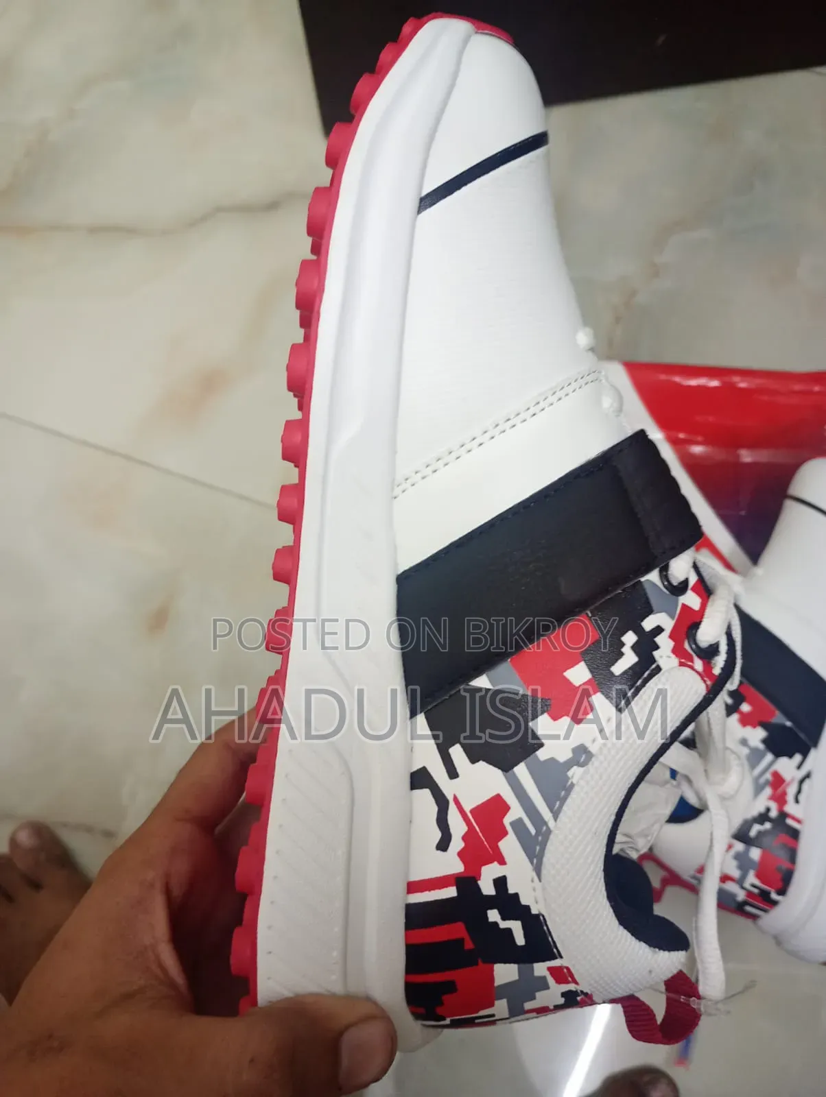 নতুন জুতা বাচ্চা না পরায় বিক্রি করতেছি
