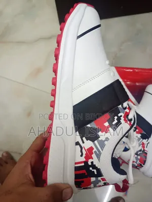 নতুন জুতা বাচ্চা না পরায় বিক্রি করতেছি