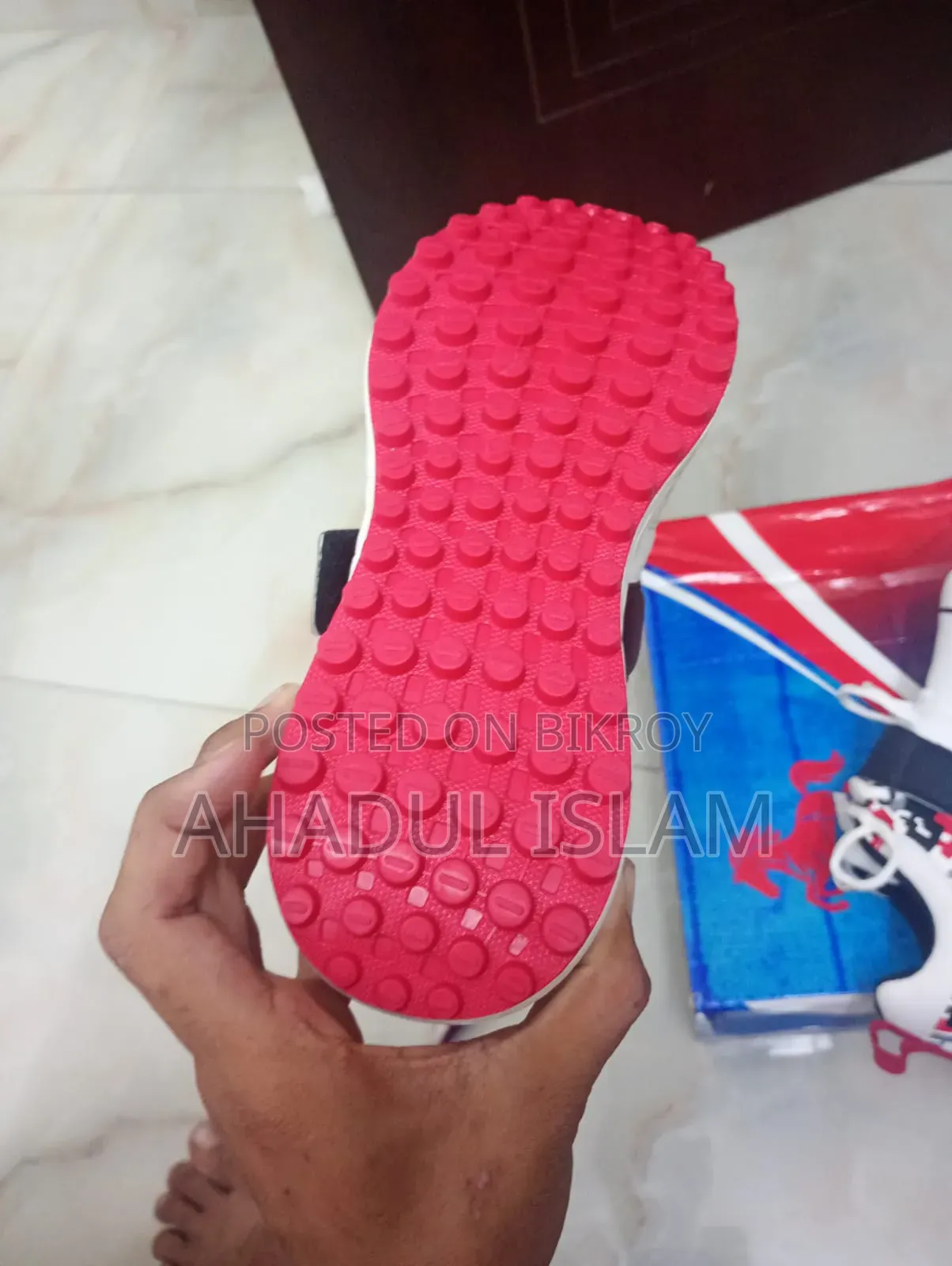 নতুন জুতা বাচ্চা না পরায় বিক্রি করতেছি