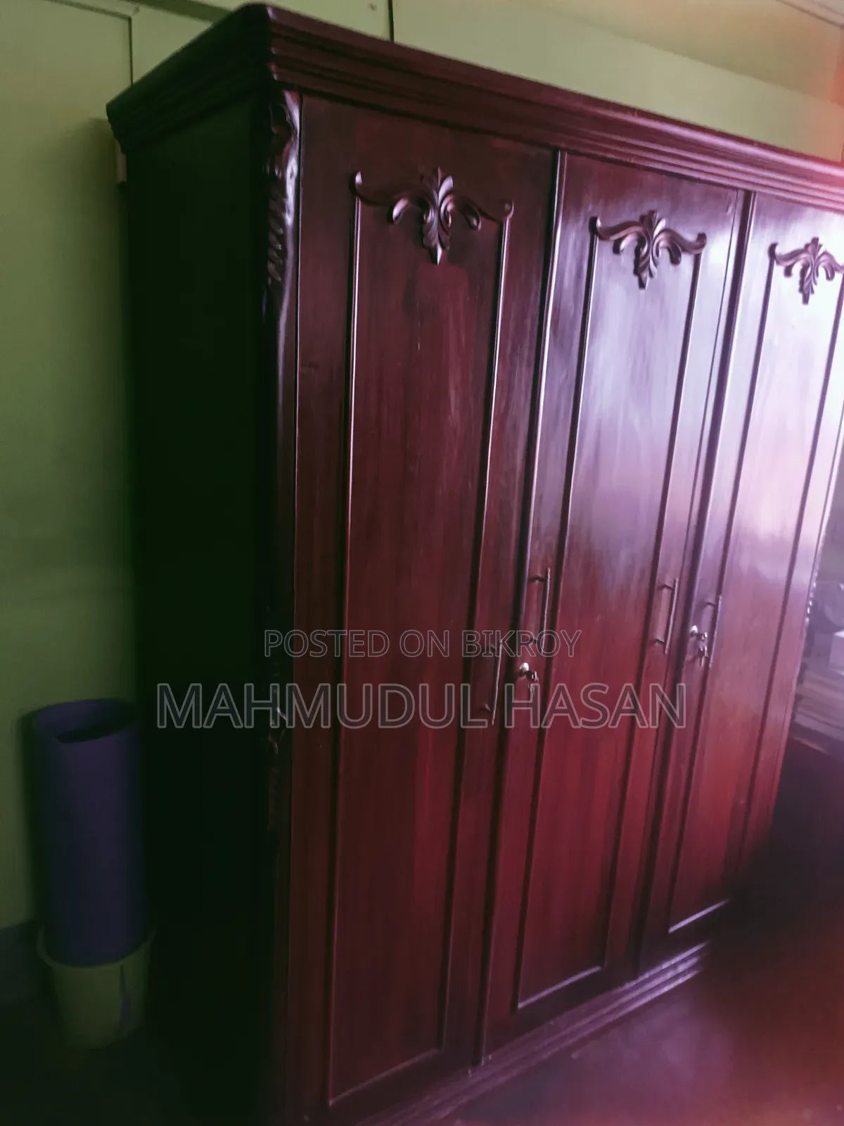 তিন পাল্লার কড়ই কাঠের আলমারি